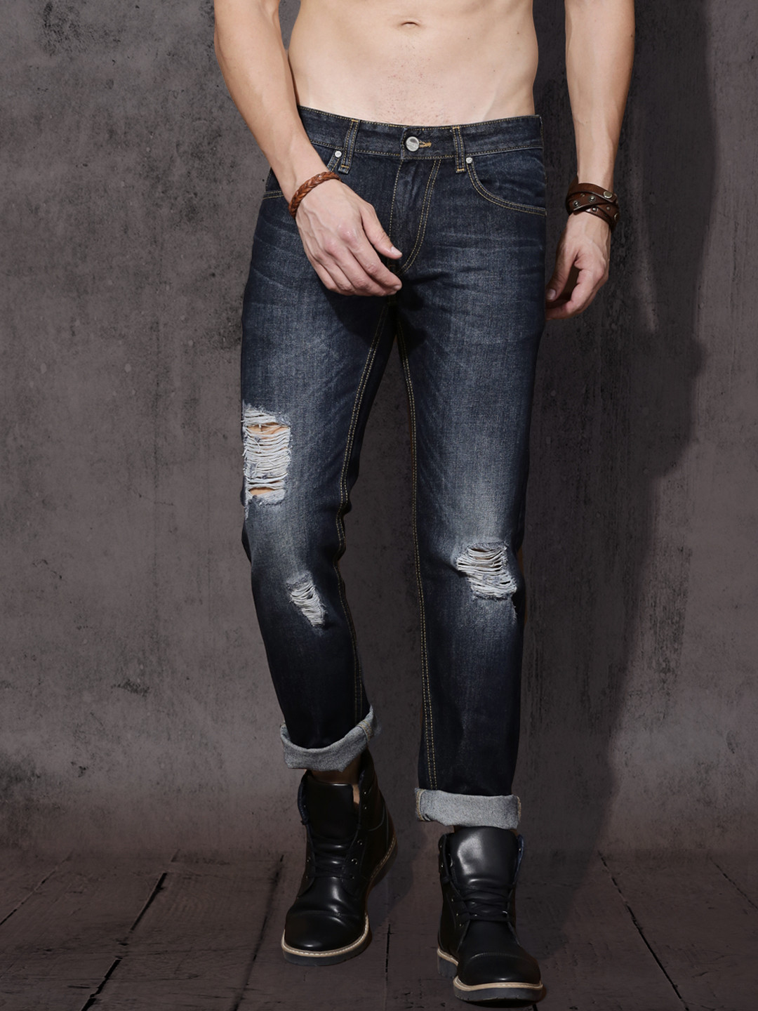 Men's Blue Solid Comfort Straight Fit Mildly Distressed Jeans