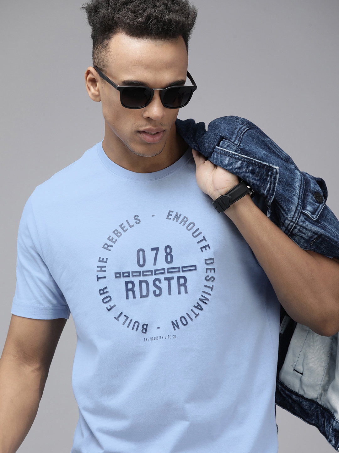 Buy Roadster Men Blue Typography Printed Pure Cotton Applique T Shirt ...