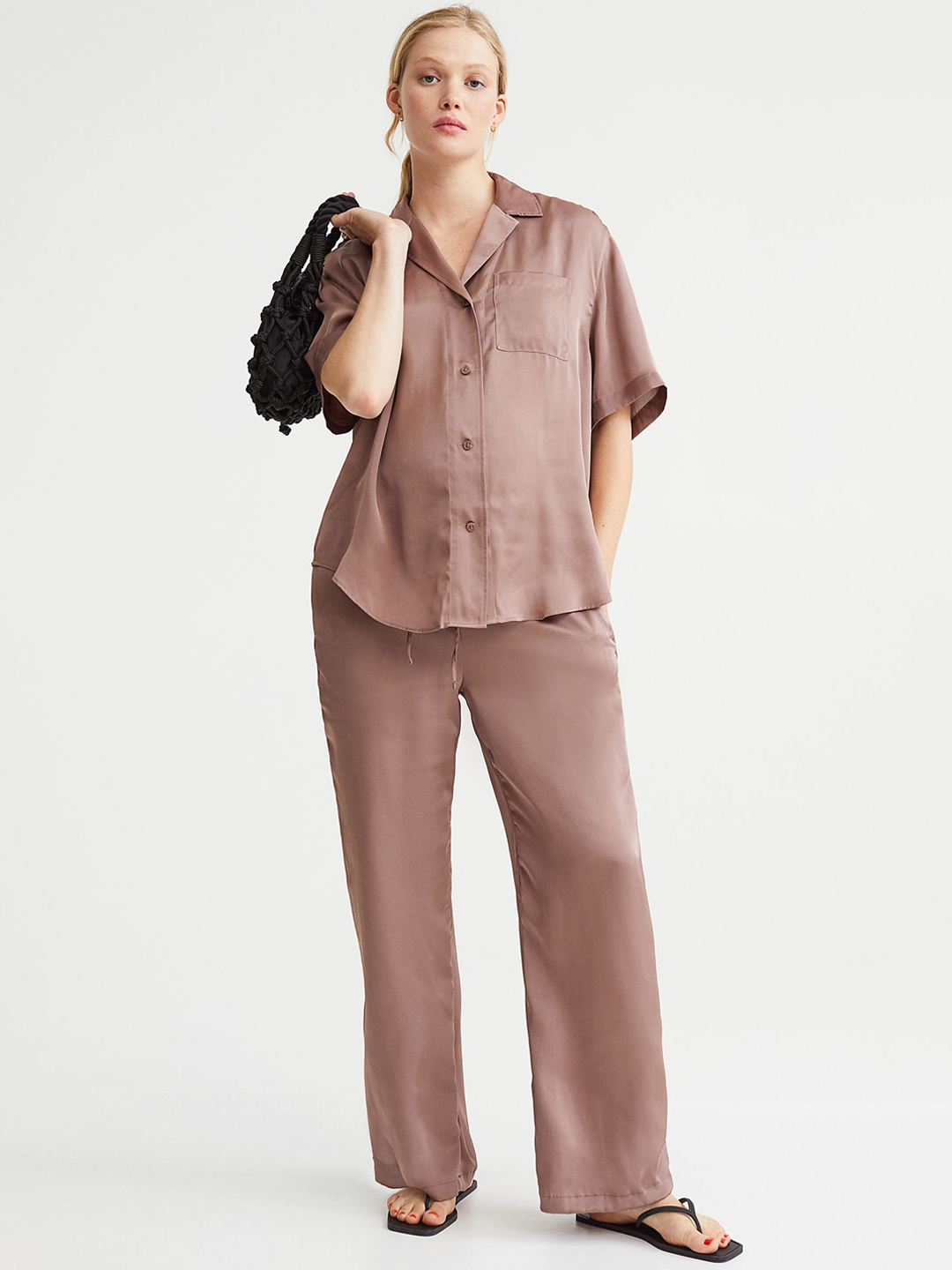 Buy H&M Maternity Women Pink Solid MAMA Wide Trousers - Trousers for Women 19071750 | Myntra