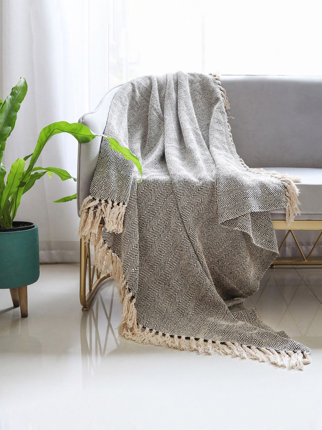 Buy Nestasia Black Cream Geometric Cotton Throw Throws for Unisex Buy Nestasia Black Cream Geometric Cotton Throw Throws for Unisex
