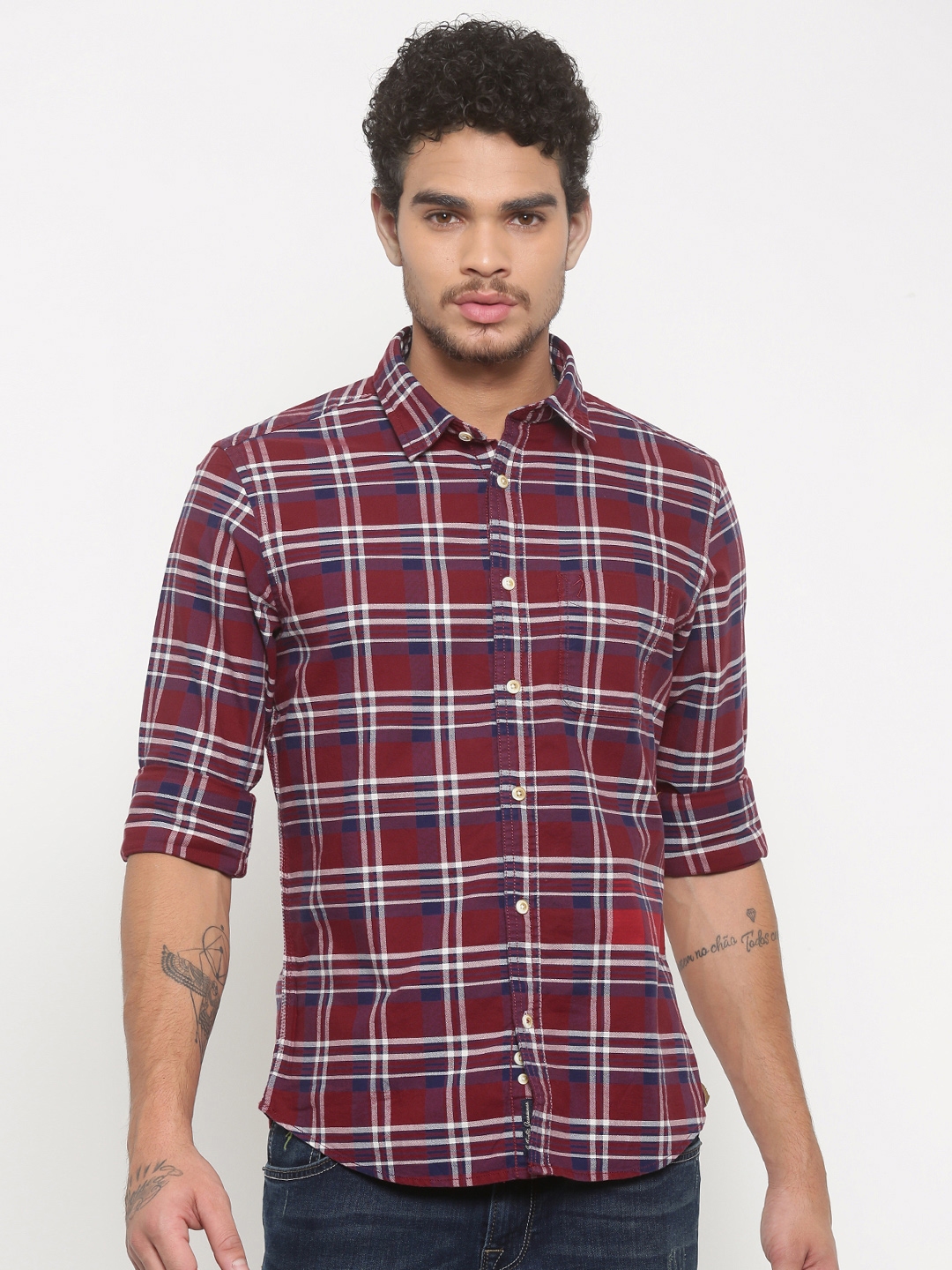Buy Indian Terrain Men Red & Navy Chiseled Fit Checked Casual Shirt ...
