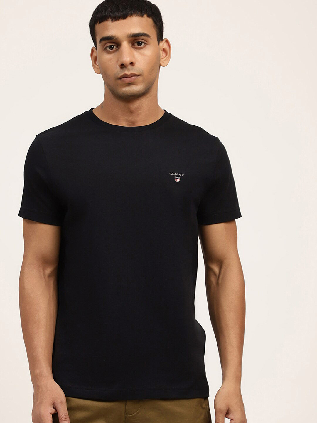 Gant Men Black Solid Crew Neck Tshirt