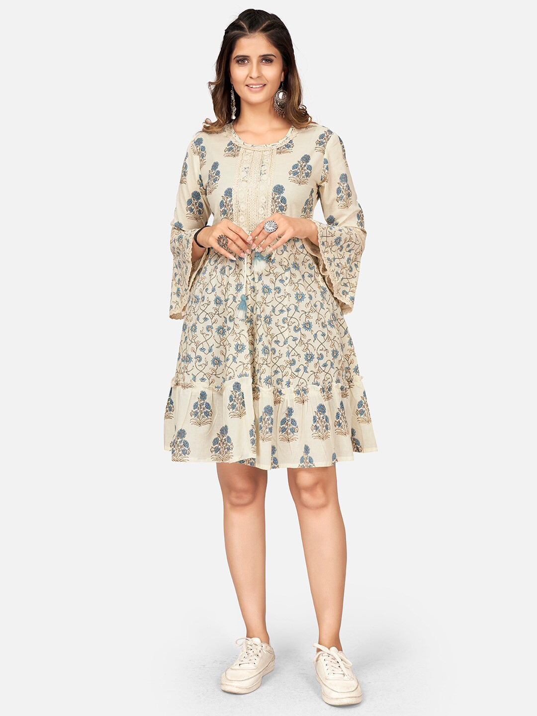 Women Off White Floral Printed Dress With Pockets