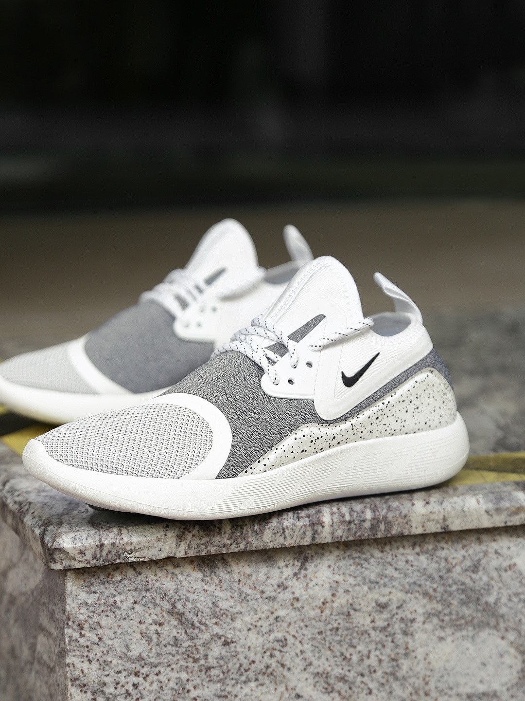 nike white sneakers myntra