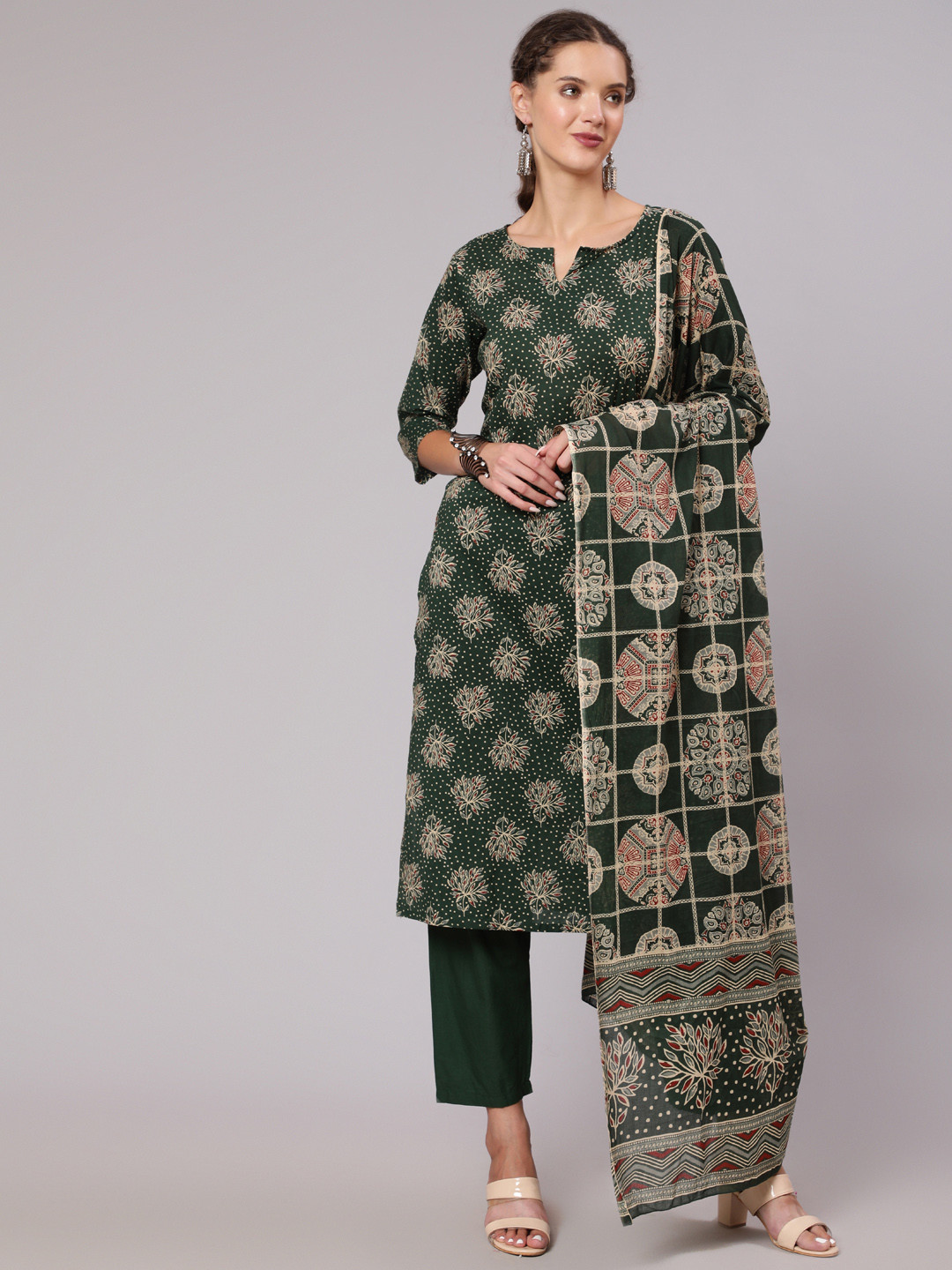 Women Green Ethnic Motifs Printed Kurta Set main image 1