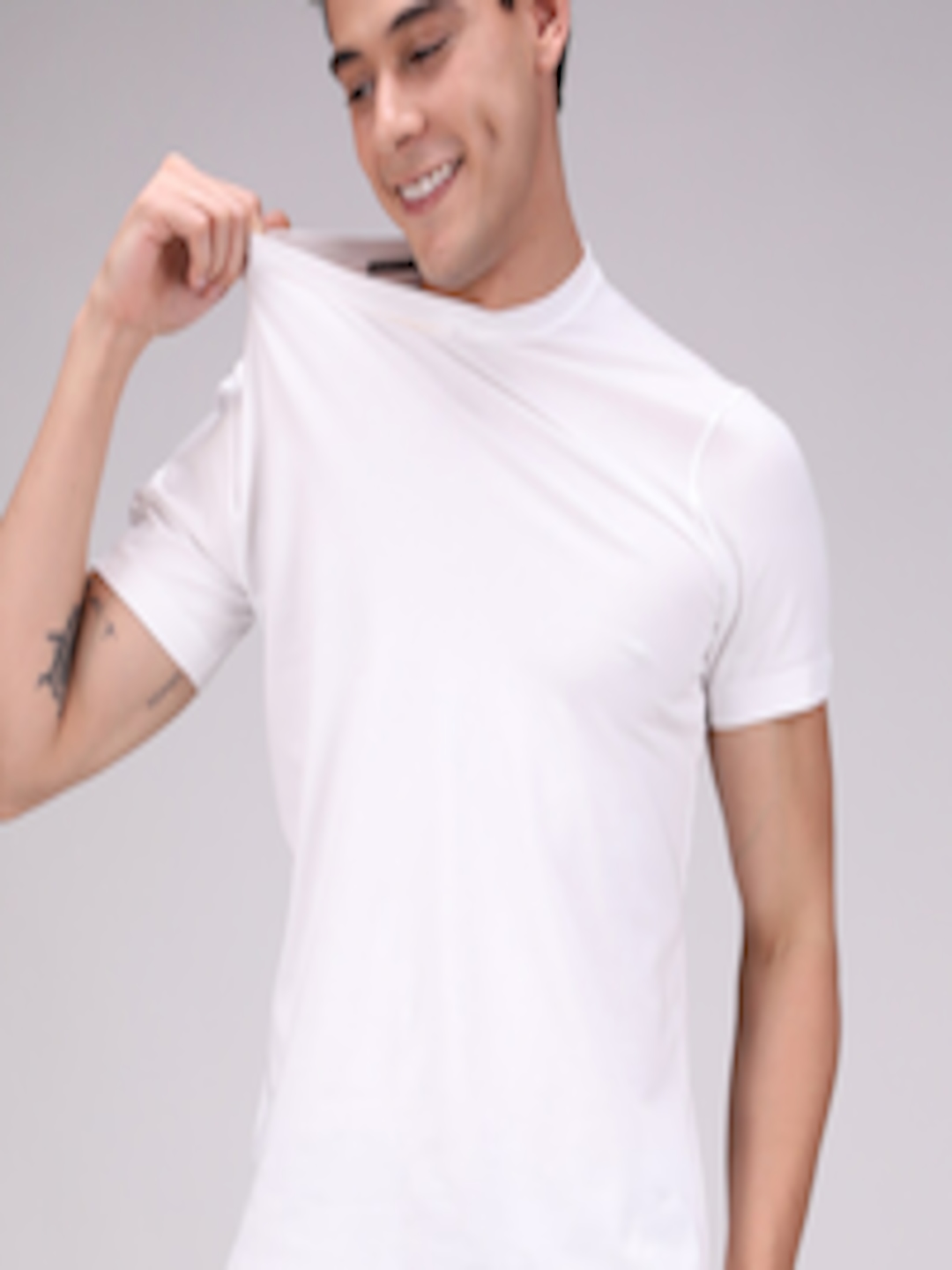 Buy SPORTO Men White 4 Way Stretch Wrinkle Free T Shirt - Tshirts for ...