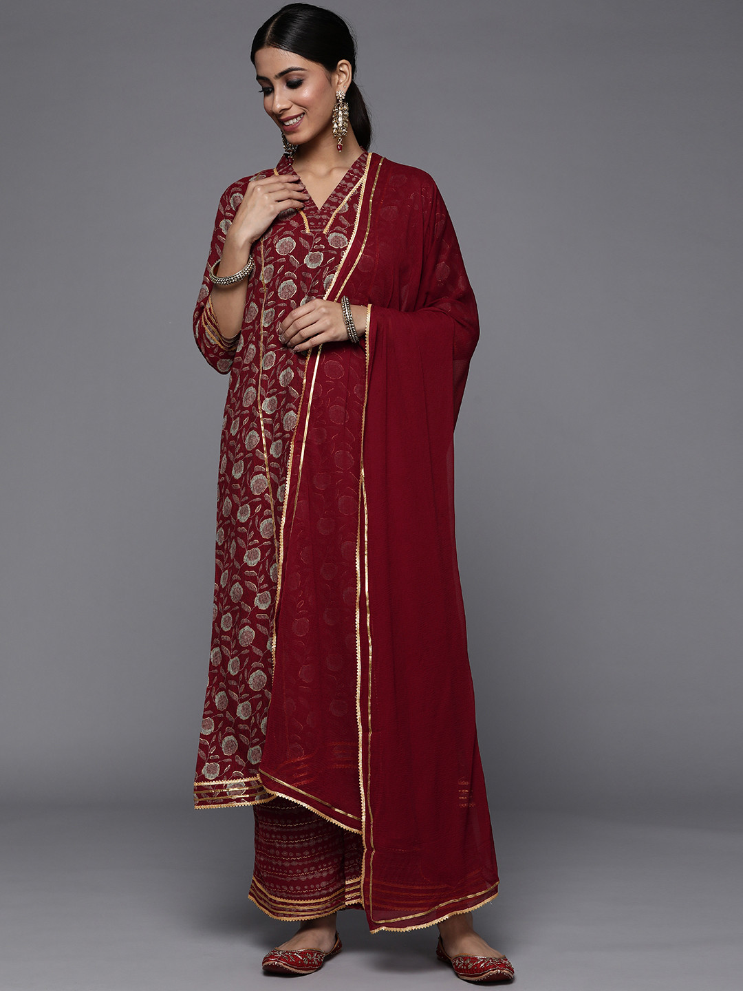 Women'S Maroon & Golden Gotta Patti Detail Kurta With Skirt