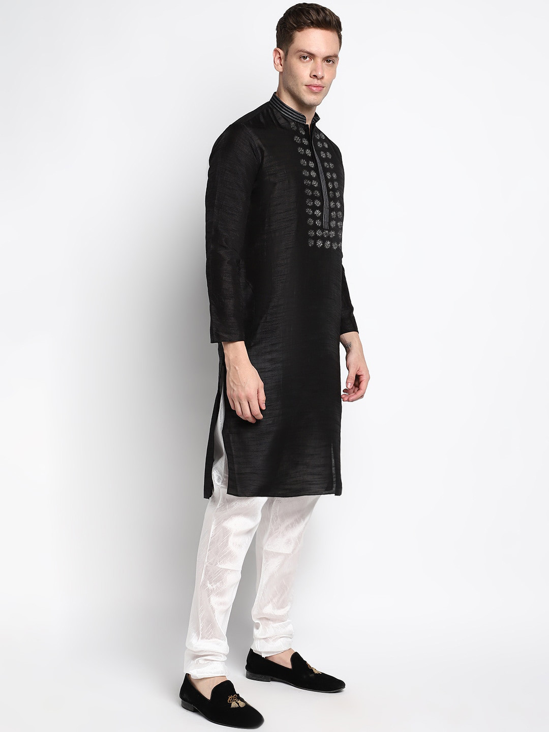 Men Black Embroidered Kurta With Churidar