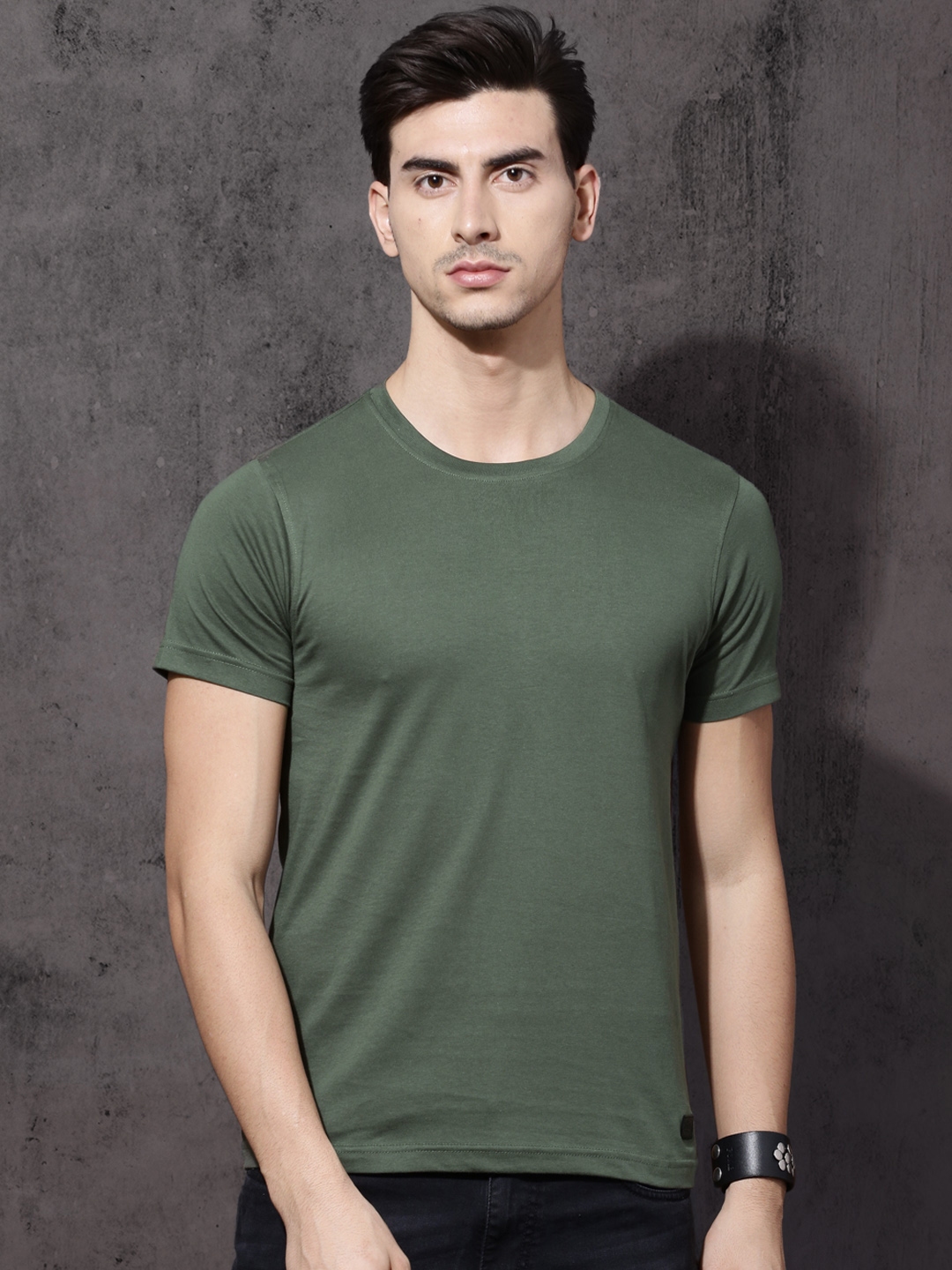 Buy Roadster Men Olive Green Solid Round Neck Pure Cotton T Shirt ...