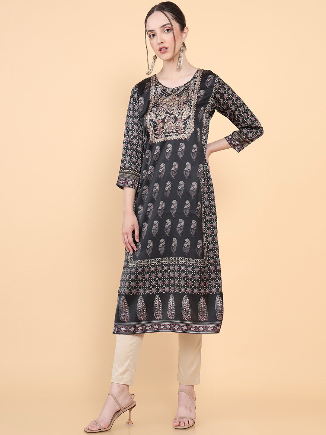 Women Black Soild Rayon Kurta With Thread Work & Buttons