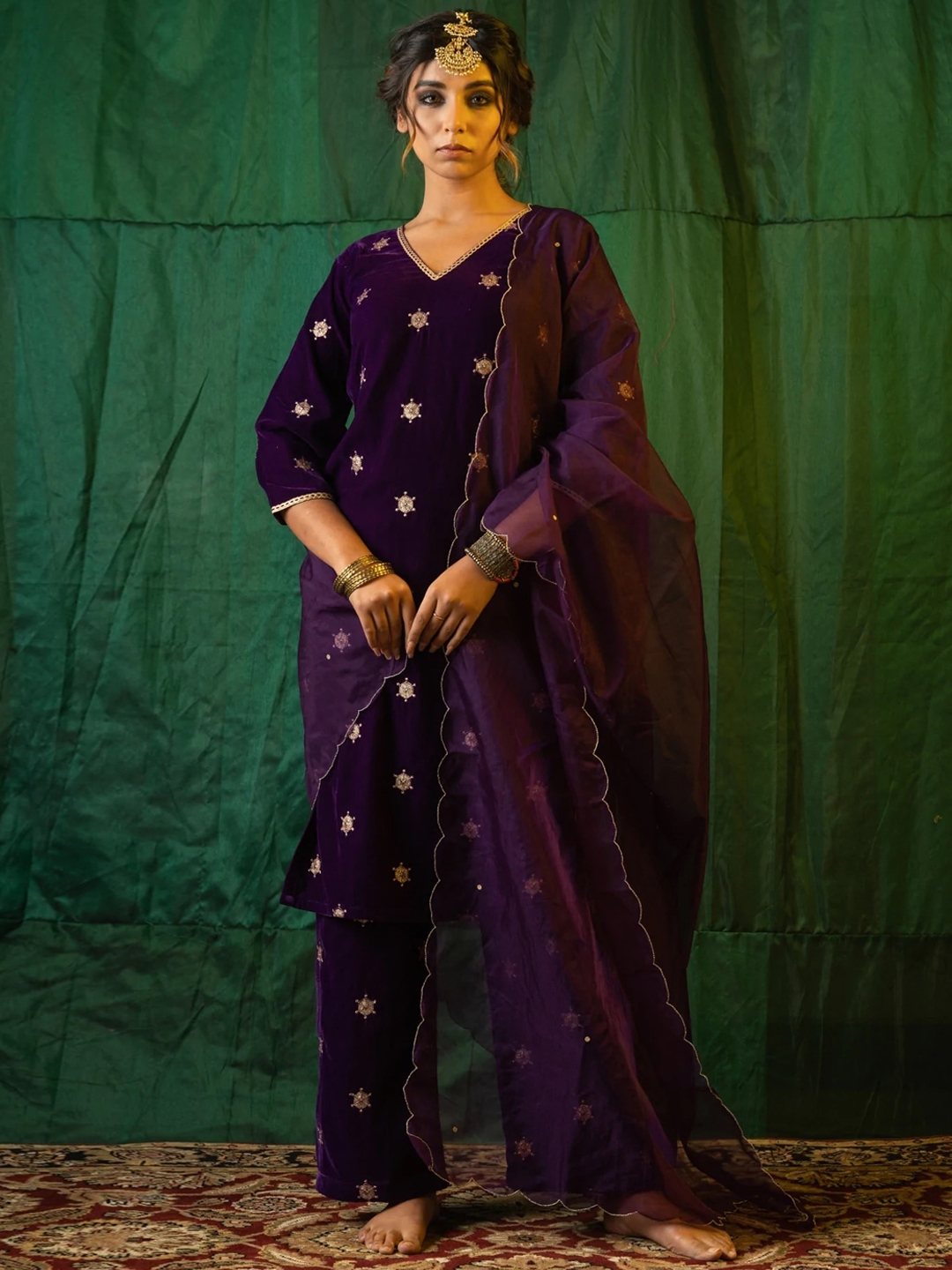 Buy Nangalia Ruchira Women Embroidered Thread Work Velvet Kurta With ...