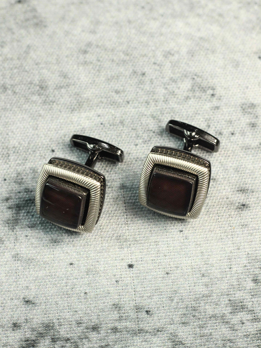 tossido tie with cufflinks