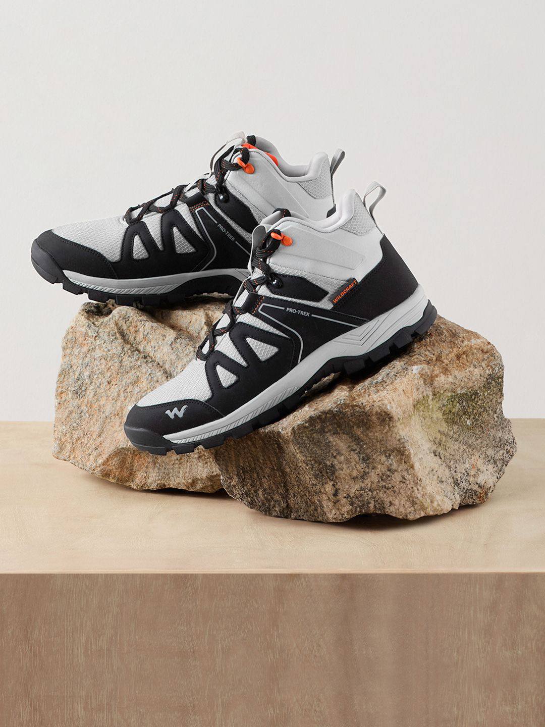 wildcraft men's trekking shoes
