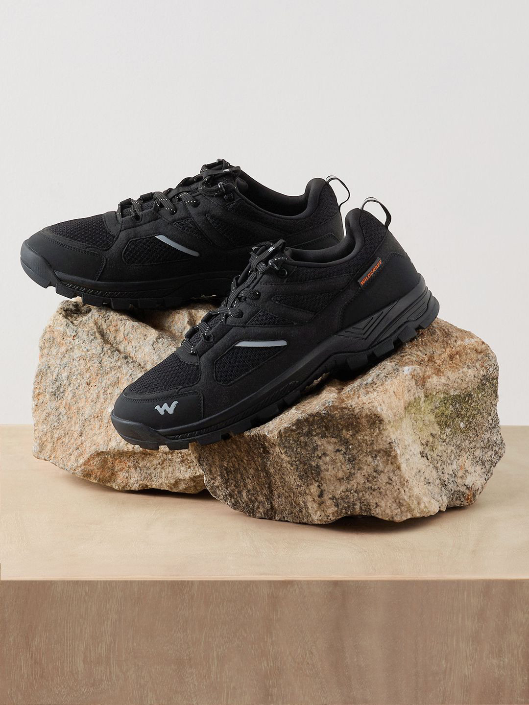 wildcraft men's trekking shoes