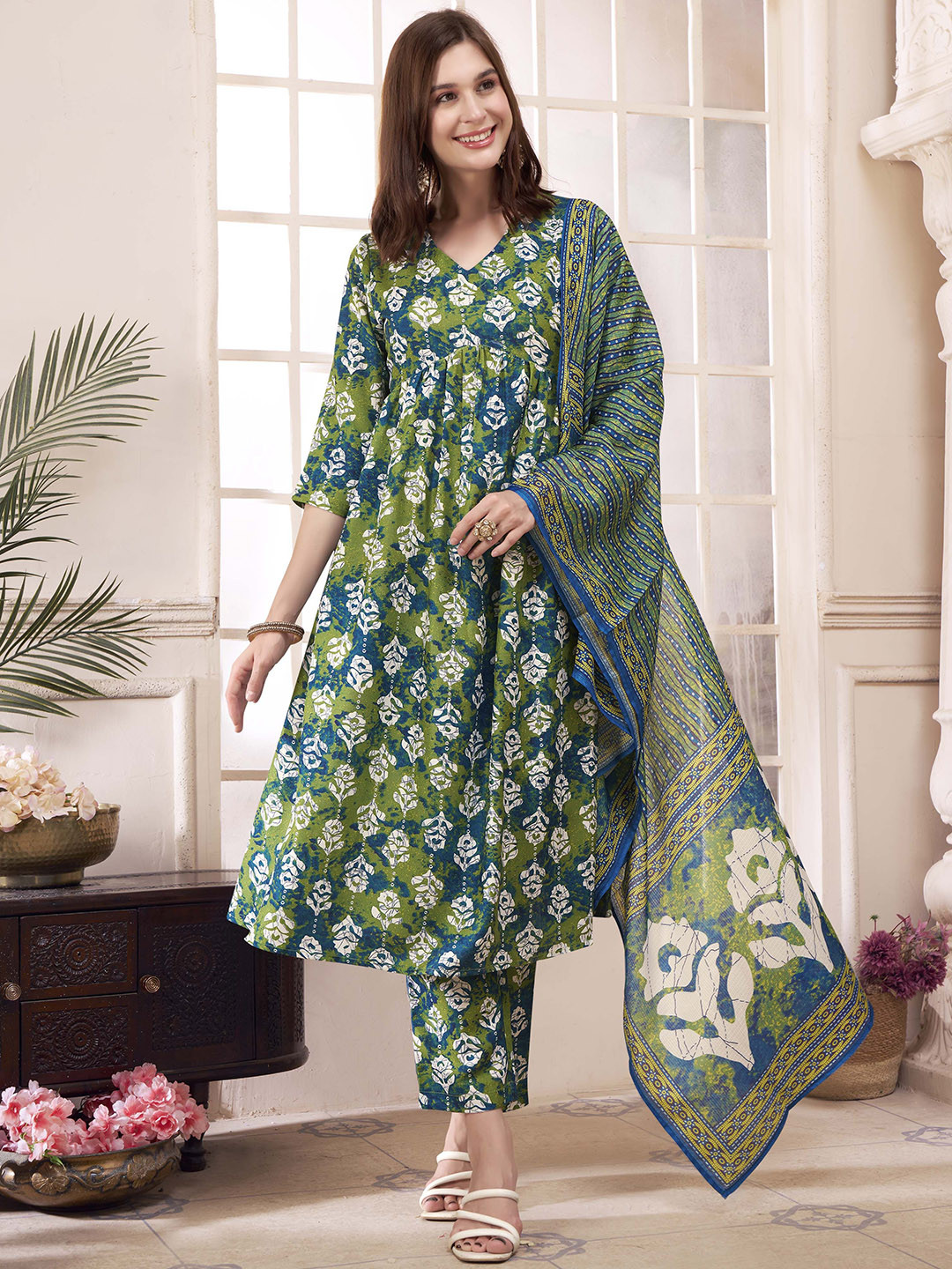 Women Floral embroidered Pure Cotton v_neck pink Kurta Trouser & Dupatta Set