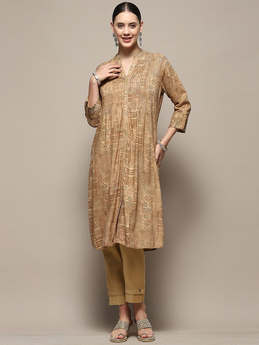 Women's Beige Mandarin Collar Straight Kurta