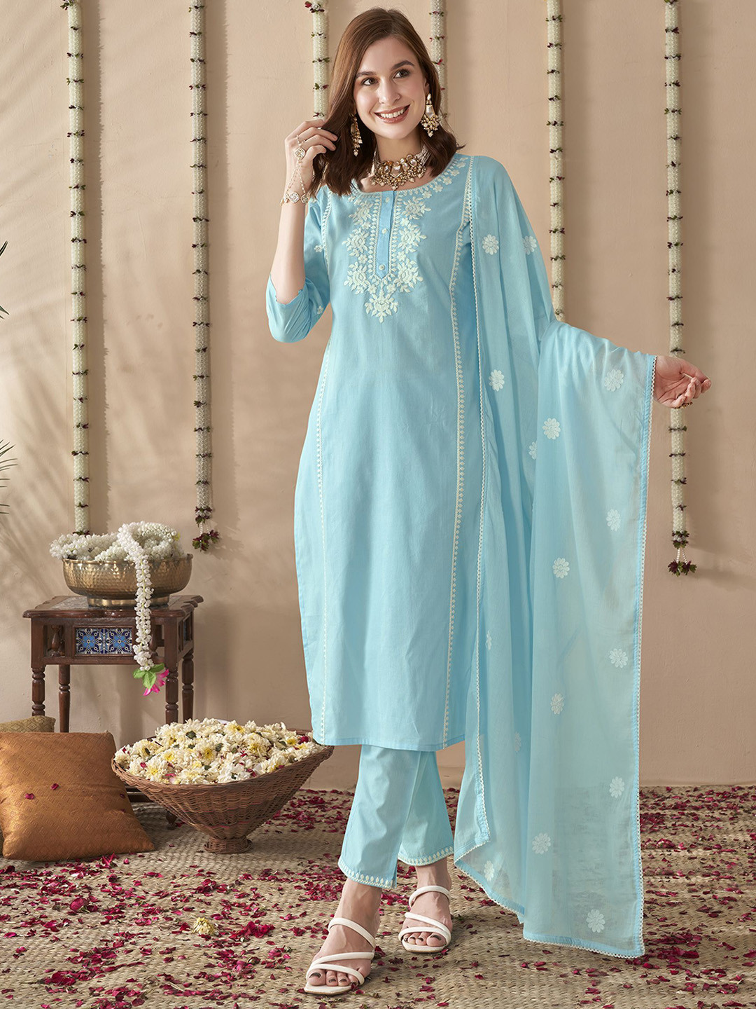 Women Embroidered Thread Work Pure Cotton Kurta With Trousers & With Dupatta