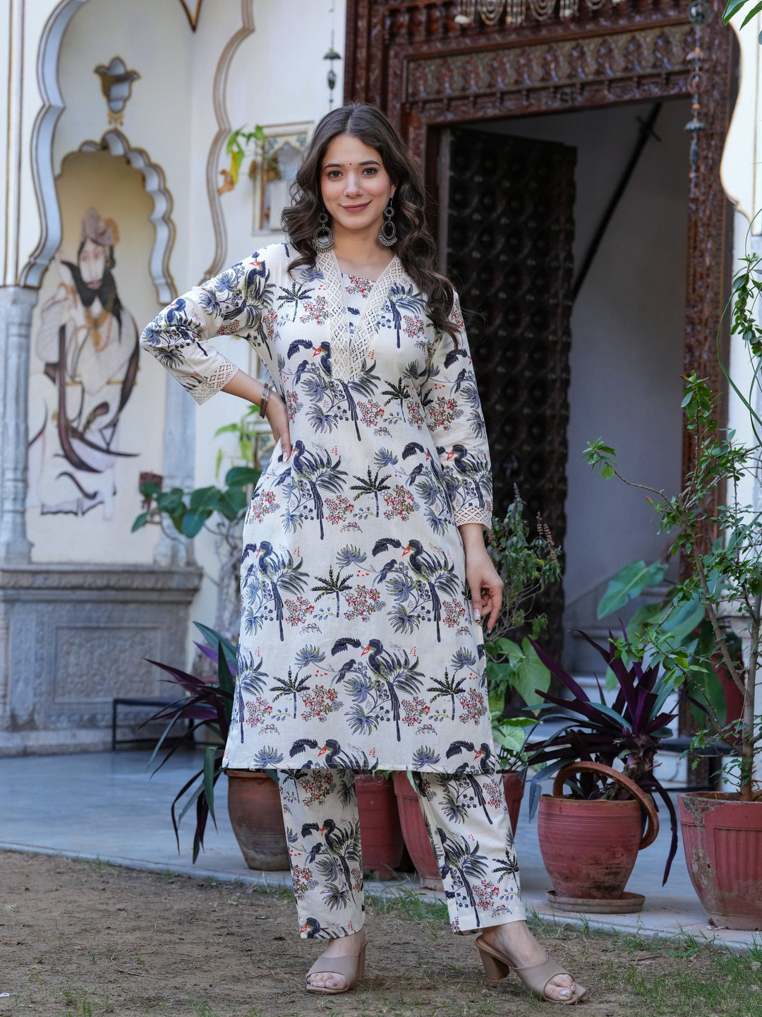 Floral Printed Straight Pure Cotton Kurta & Trousers Sets main image 1