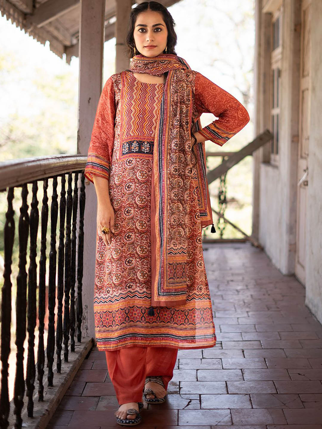 Buy EARTH O FAB Ethnic Motifs Printed Regular Pure Silk Straight Kurta ...