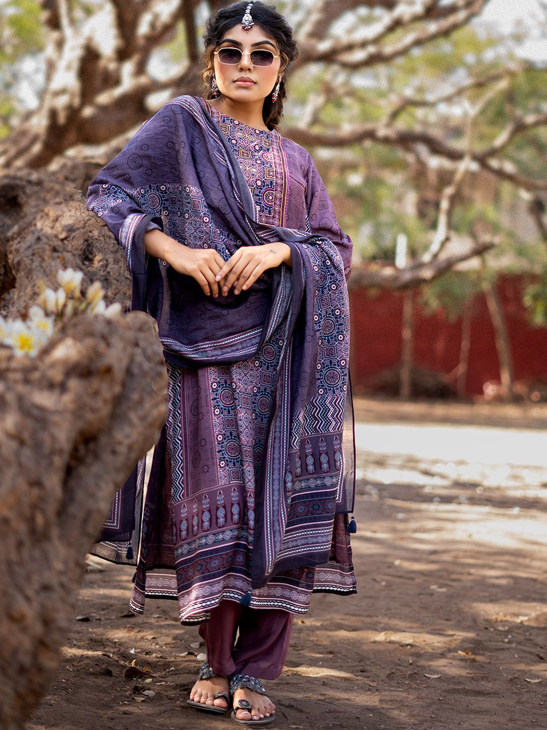 Buy EARTH O FAB Ethnic Motifs Printed Straight Pure Silk Kurta With ...