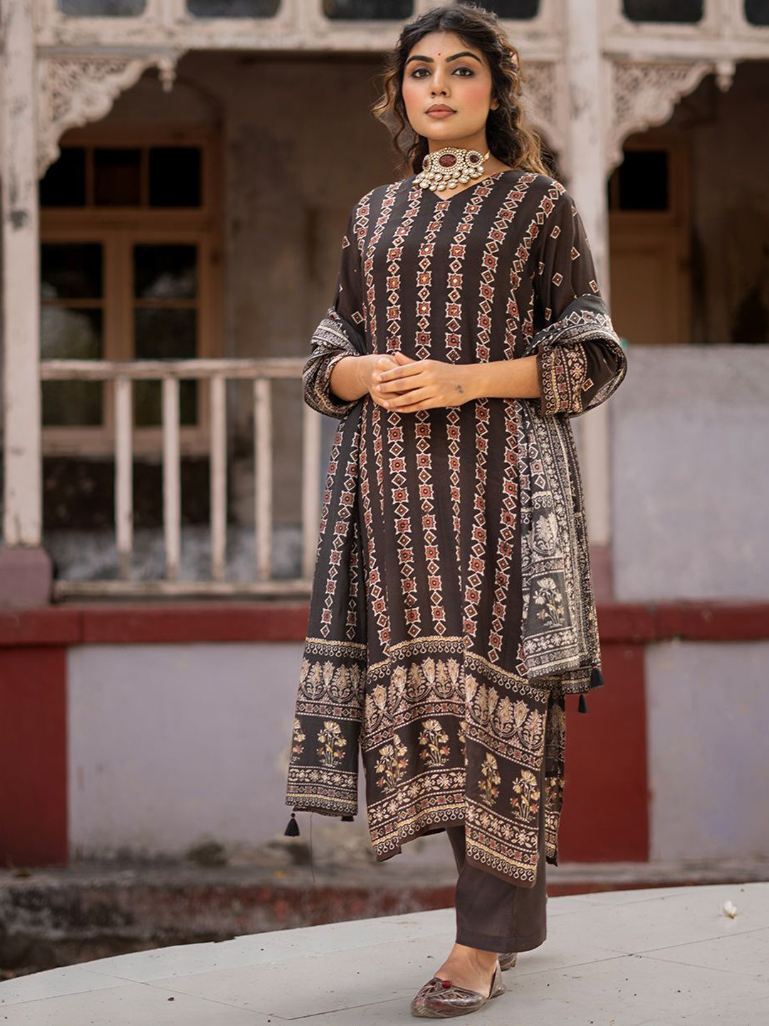 Buy EARTH O FAB Ethnic Motifs Printed Regular Pure Silk Straight Kurta ...