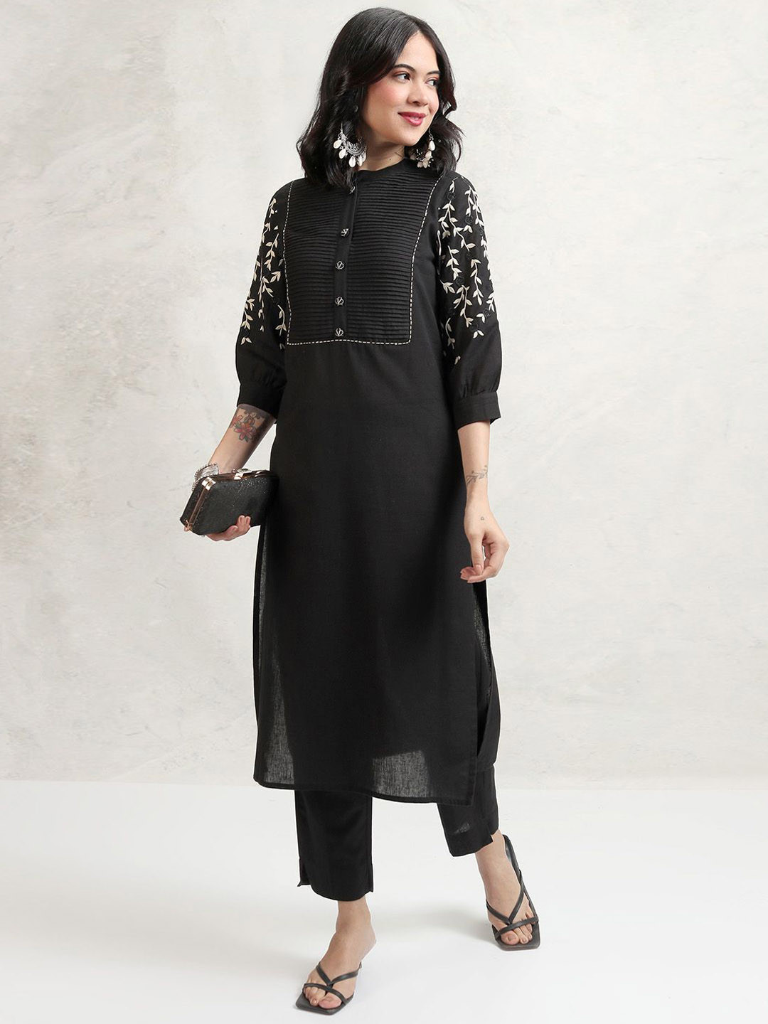 Women Floral embroidered Rust v_neck Pure Cotton Kurta Set With Trouser & Dupatta