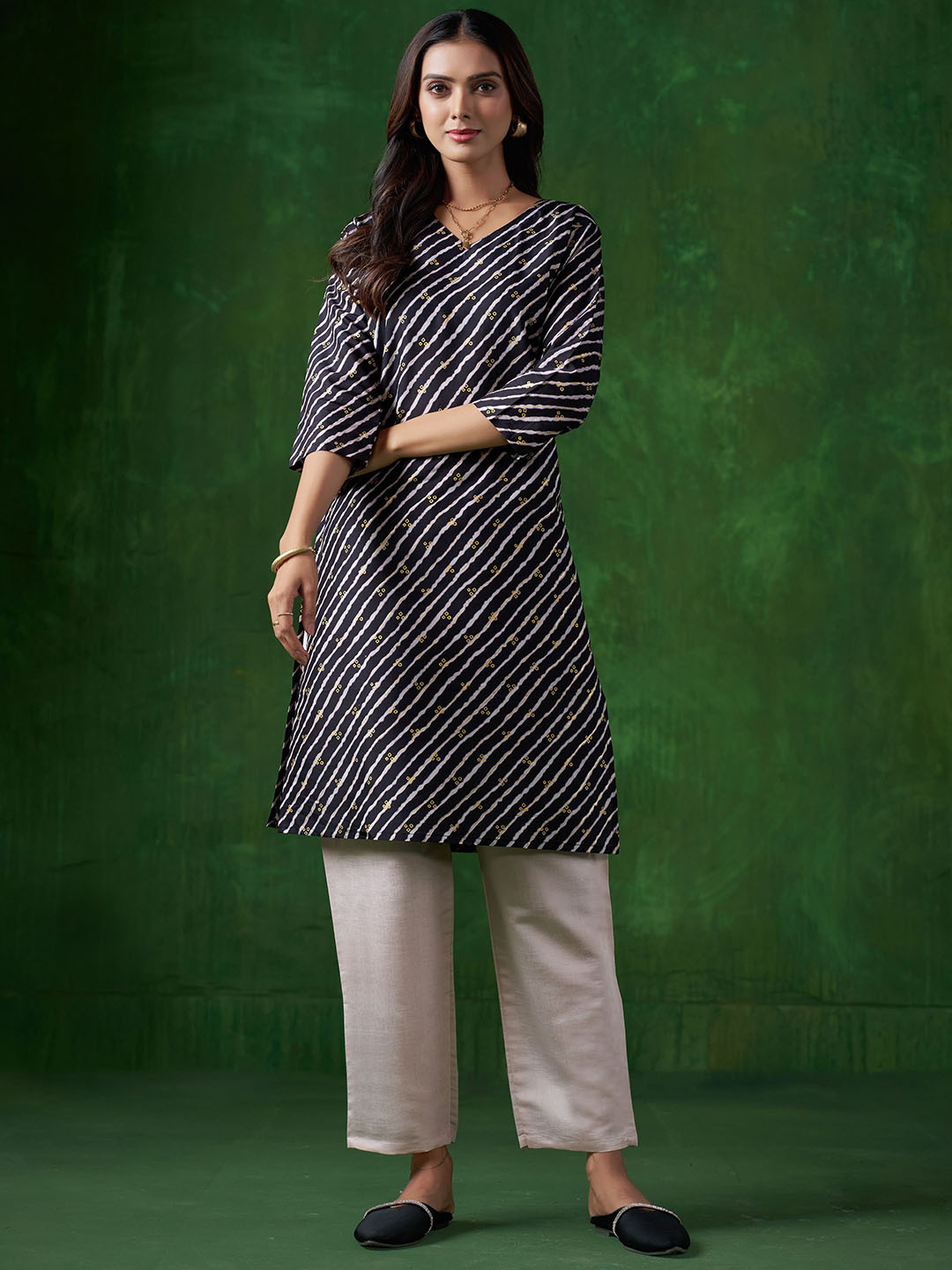 Women Orange & White Leheriya Print Kurta With Trousers main image 1
