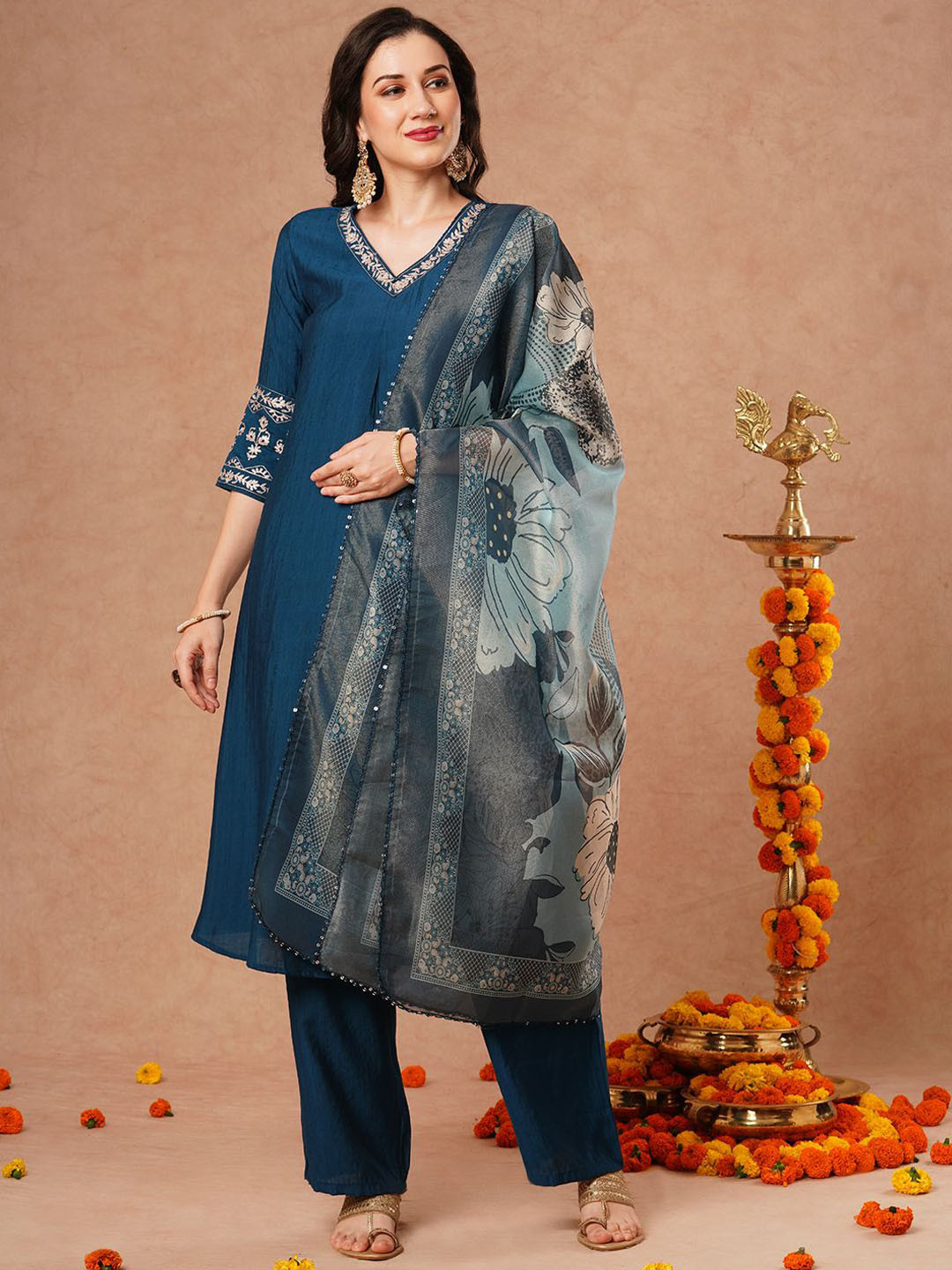 Plus Size  Floral Yoke Design Thread Work Straight Kurta With Trouser & Dupatta