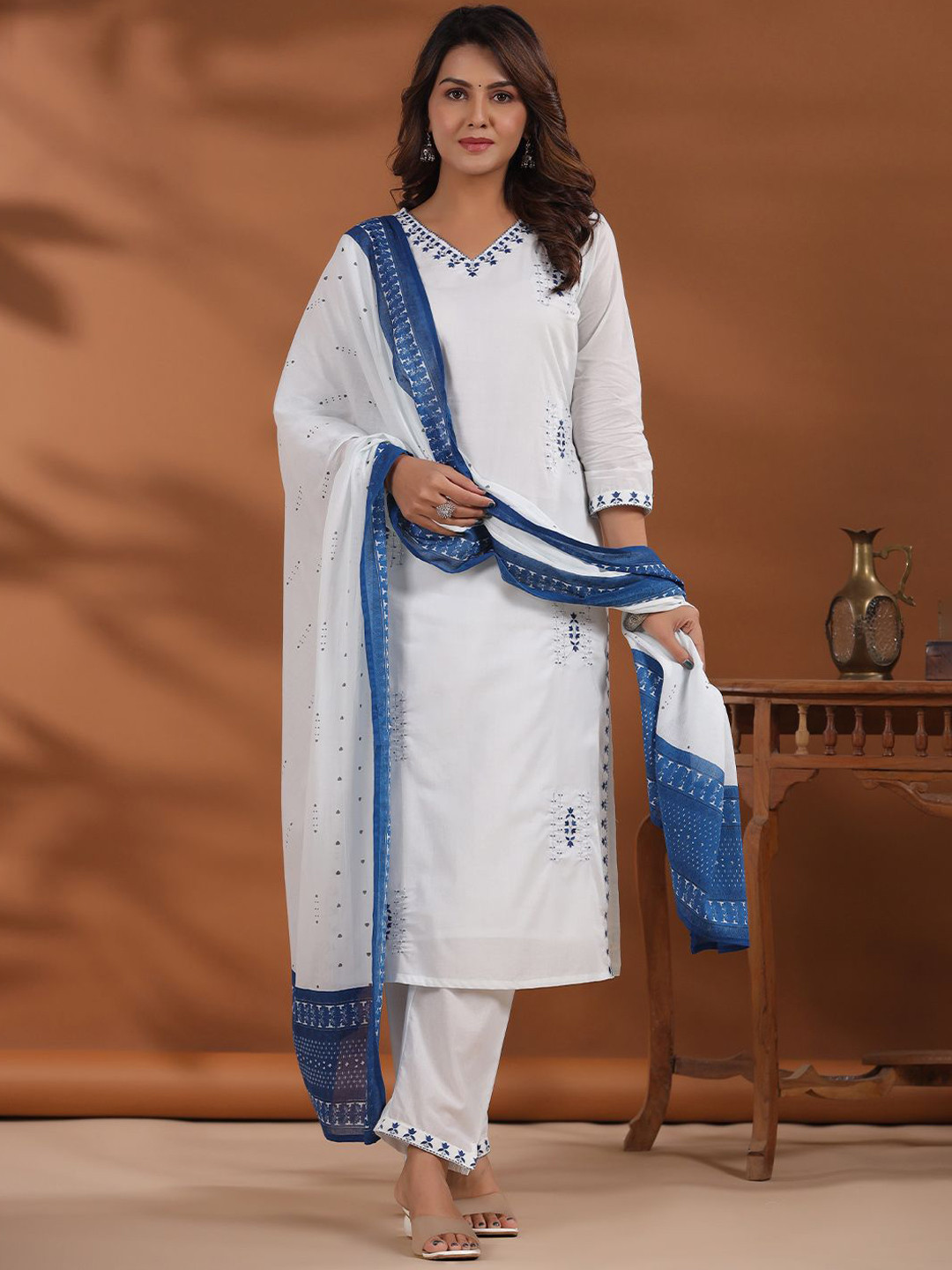 Women Ethnic Motifs Printed Empire Thread Work Kurta With Trousers & Dupatta