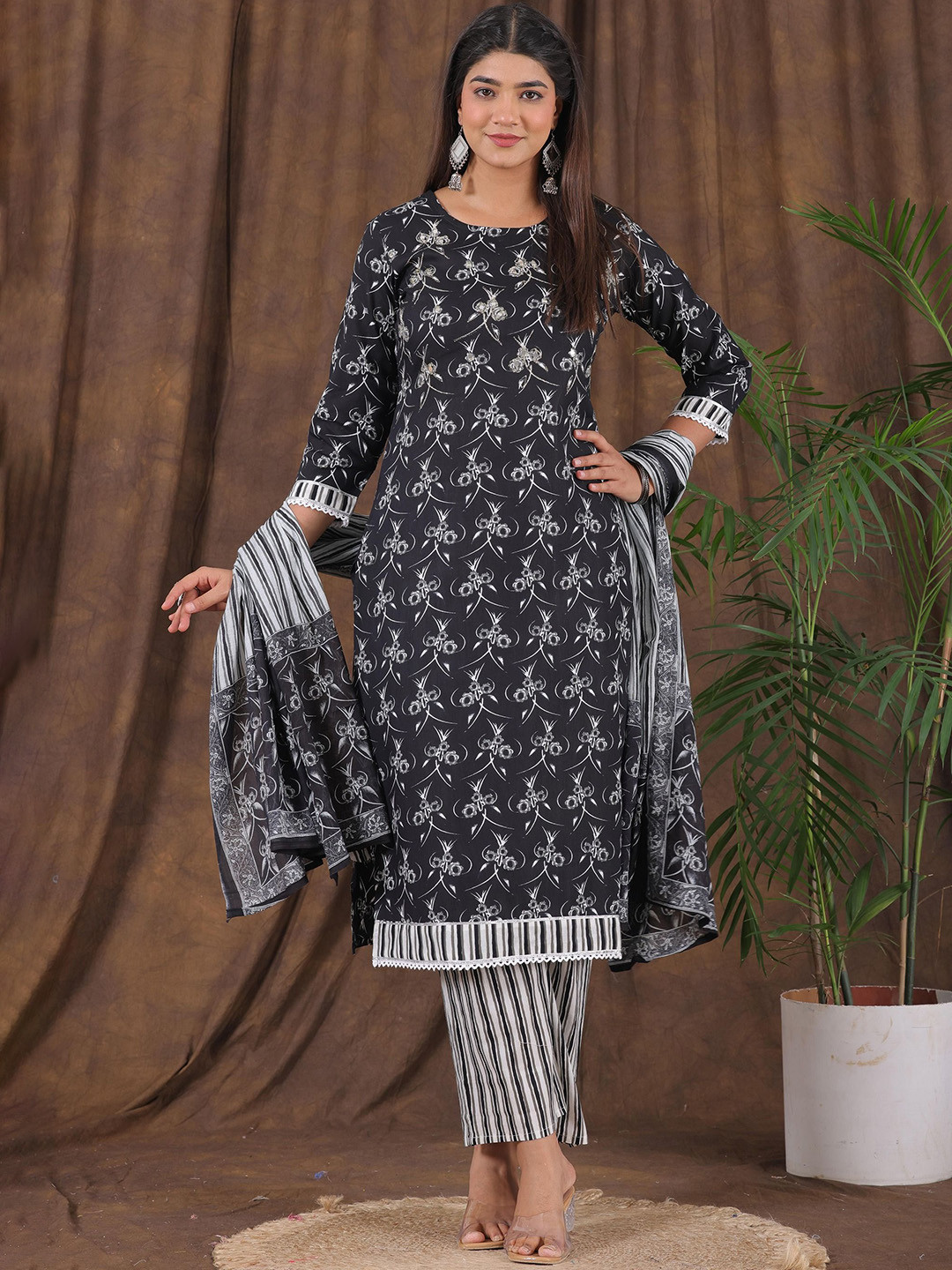 Women's Solid Straight Mirror Work Green Kurta and Patiala Pant