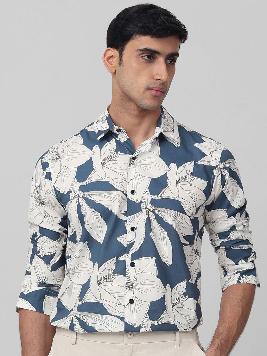 Men's Blue Standard Floral Printed Cotton Slim Fit Casual Shirt