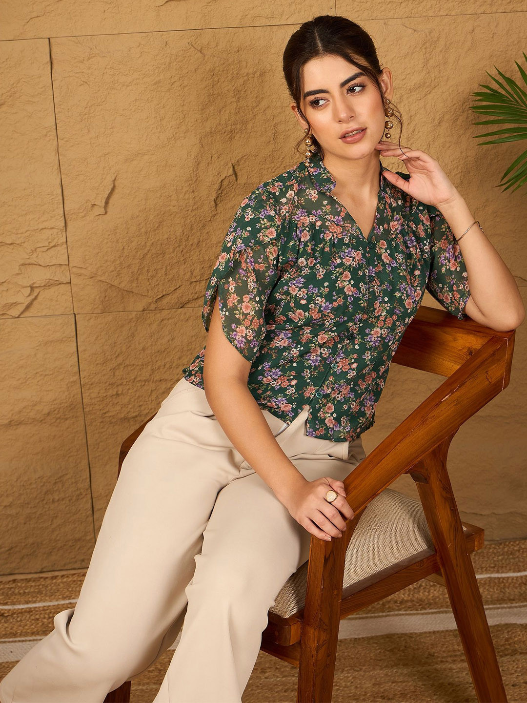 Women's 100% Cotton V Neck Top in a Fog Floral