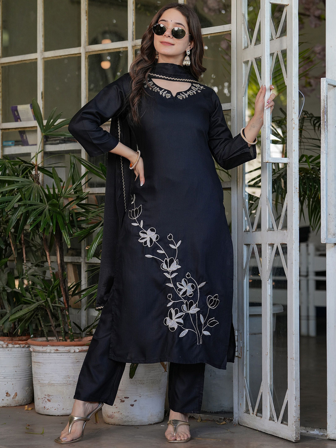 Women Beige Floral Printed Straight Kurta With Trouser And Dupatta