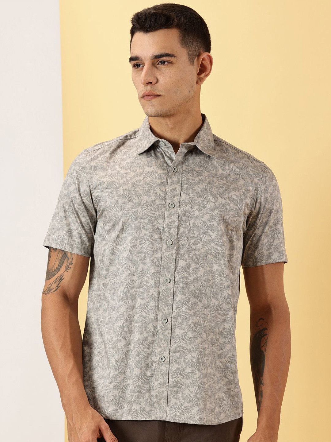 Men's Red Spread Collar Standard Slim Fit Floral Printed Casual Cotton Shirt