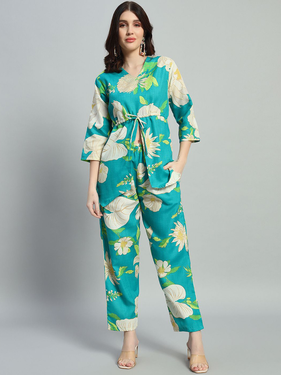 Women Floral Printed V Neck Top & Flared Trousers Co-Ord Set