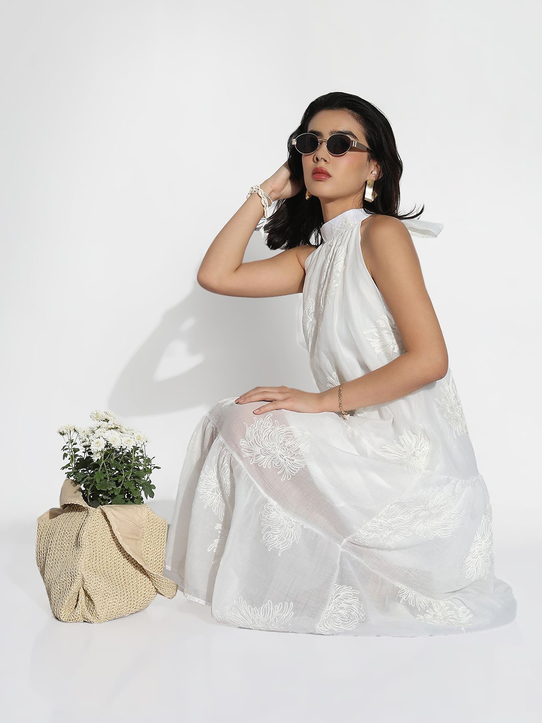 Midi Dress with Halter Neckline – Sleek, Flattering Silhouette for Any Occasion