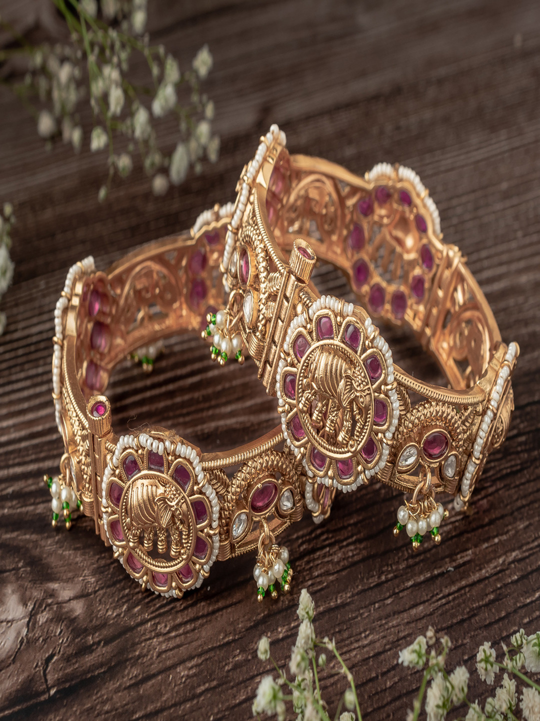vivinia BY VIDHI MEHRA Saadgi Gold Plated Womens Kundan, Polki Short Necklace Set with Pair of Earrings (Freesize)