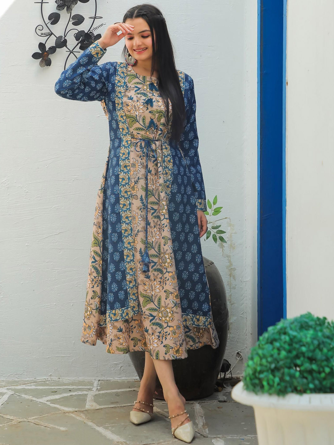 Women's Cream Printed Thread Work Kurta