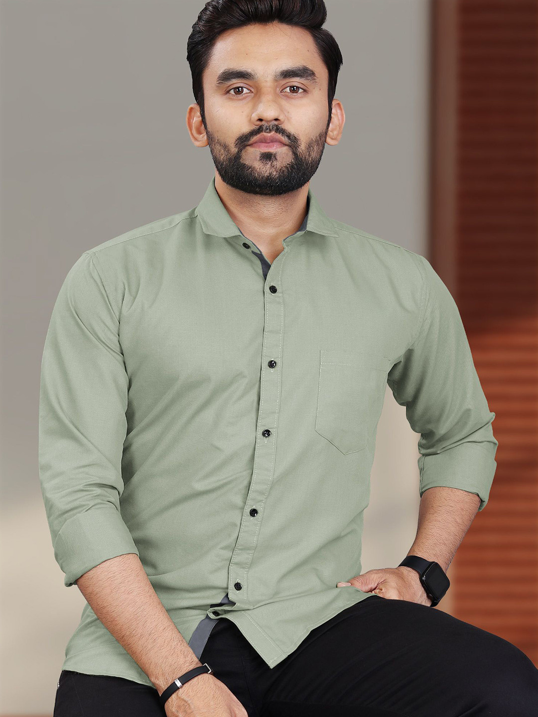 Men's White Standard Spread Collar Solid Cotton Casual Shirt