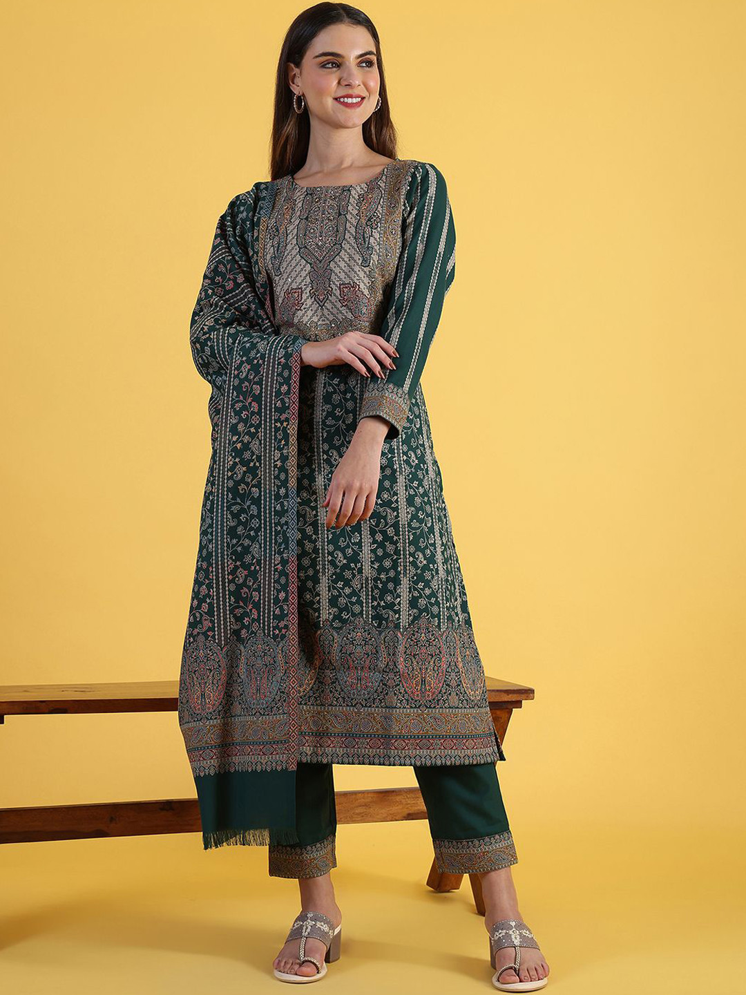 Women's Green Floral Embroidered Round Neck Kurti