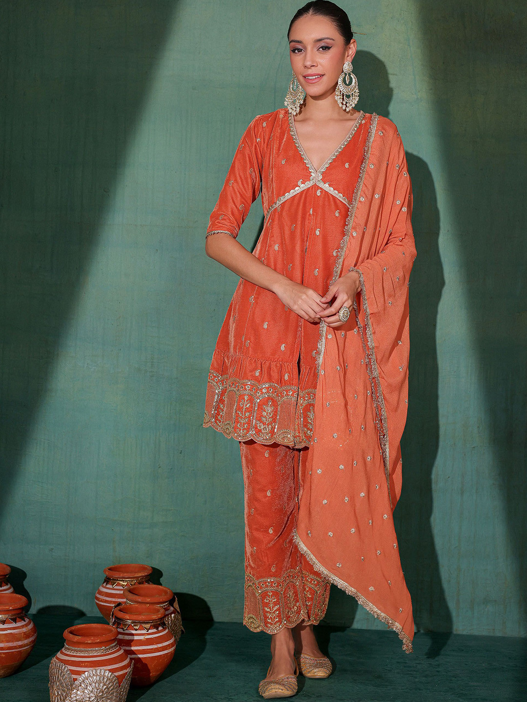 Women Woven Design Paisley Zari Regular Kurta with Trousers & With Dupatta