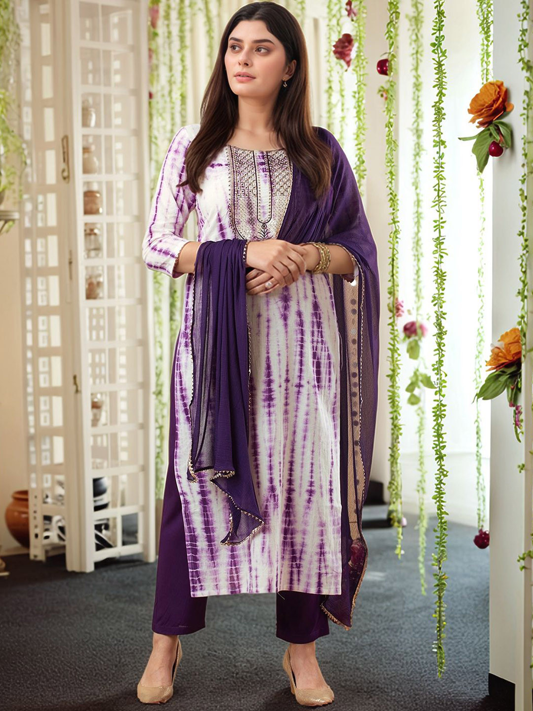 Women Burgundy Ethnic Printed Straight Kurta With Trouser