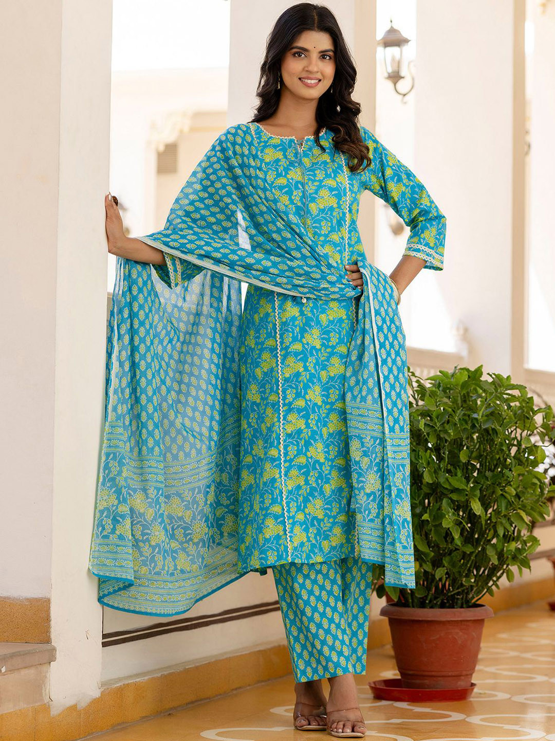 Women Grey Printed Kurta With Trousers & Dupatta
