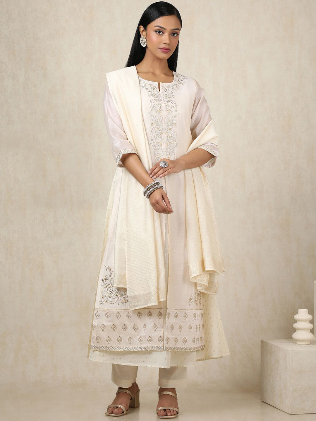 Floral Embroidered Chanderi Silk Kurta With Trousers & Dupatta Set