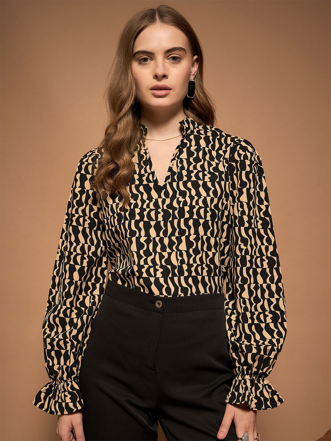 Vivo Sana Bishop Sleeve Top - Mustard / Brown Geometric Print