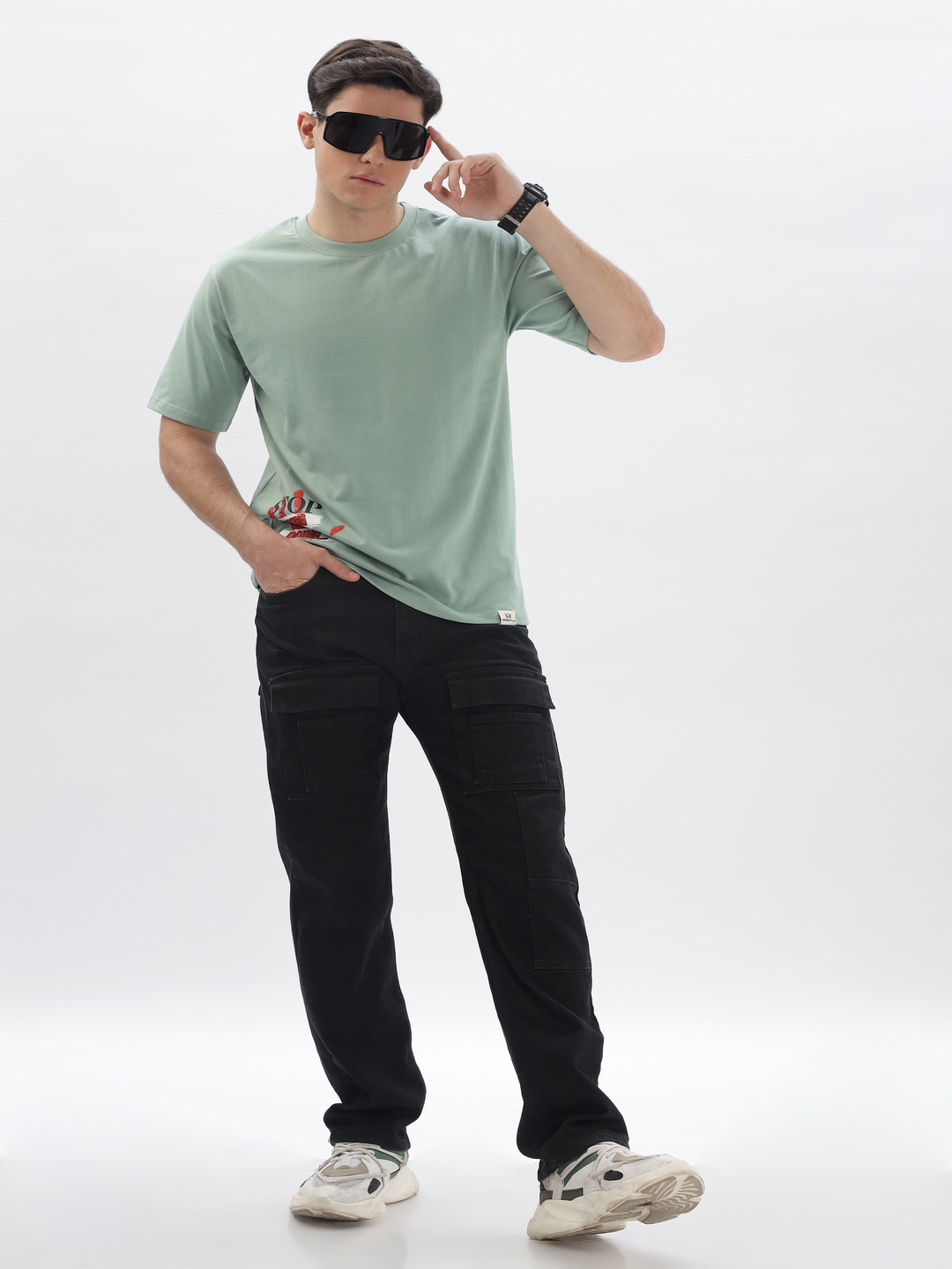 Men's White Solid Round Neck Cotton Slim Fit T-Shirt