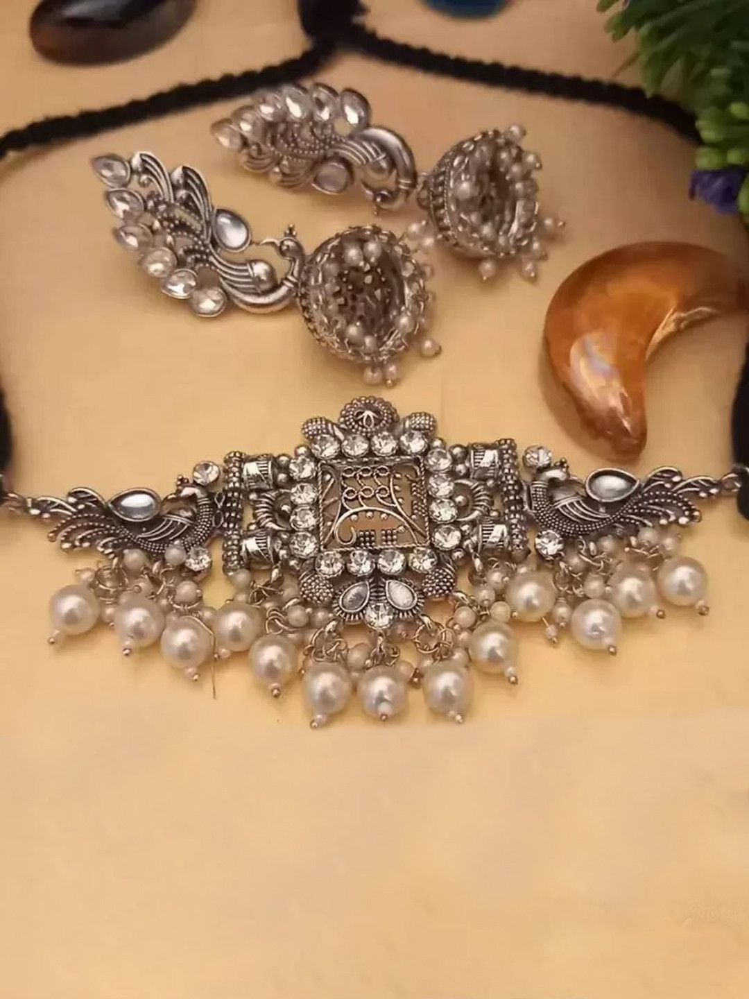 Women Gold-Plated Artificial Beads-Studded & Beaded Traditional Jewellery Set