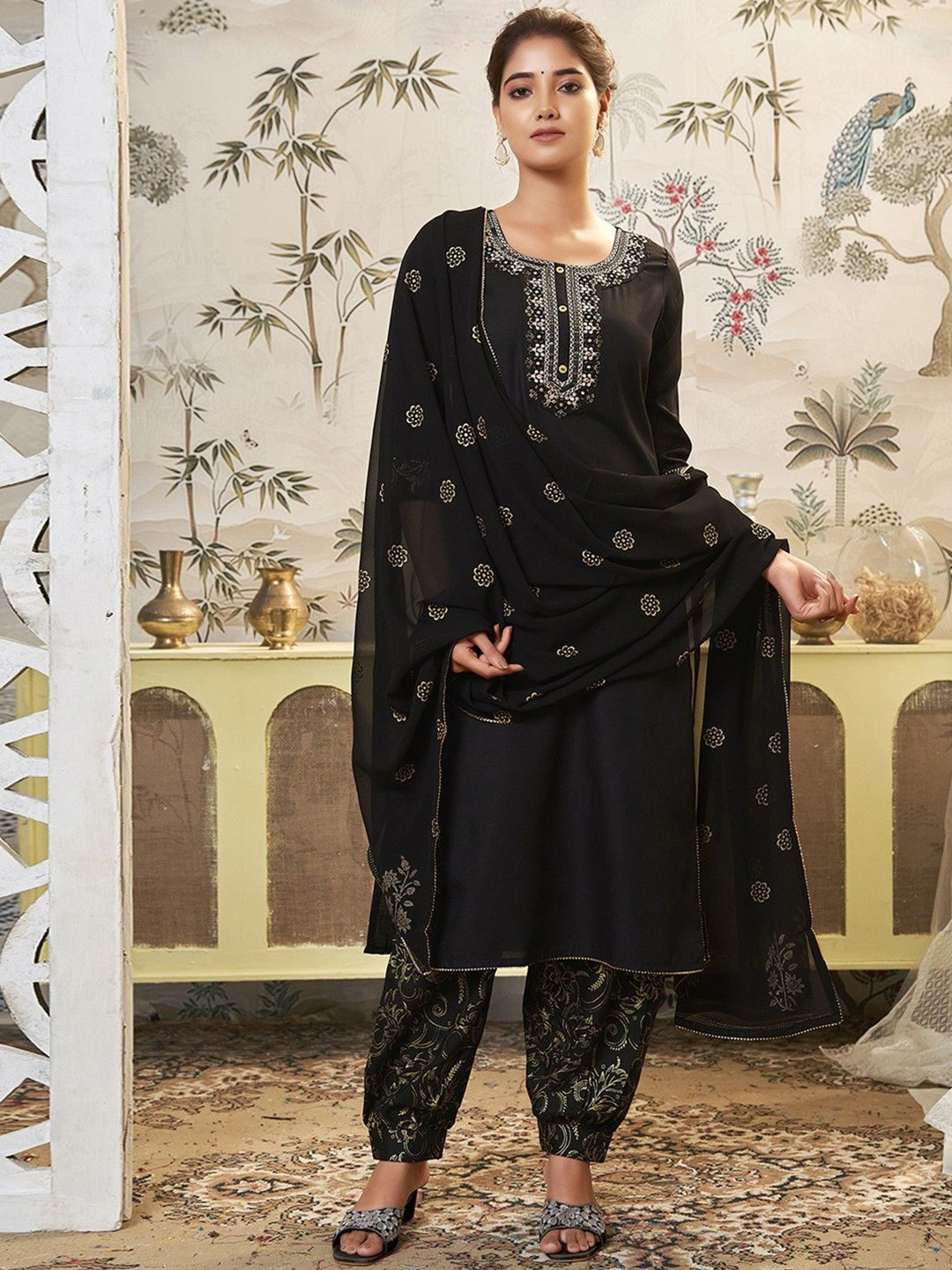 Women Floral embroidered rust round_neck cotton Kurta set With Trouser & Dupatta