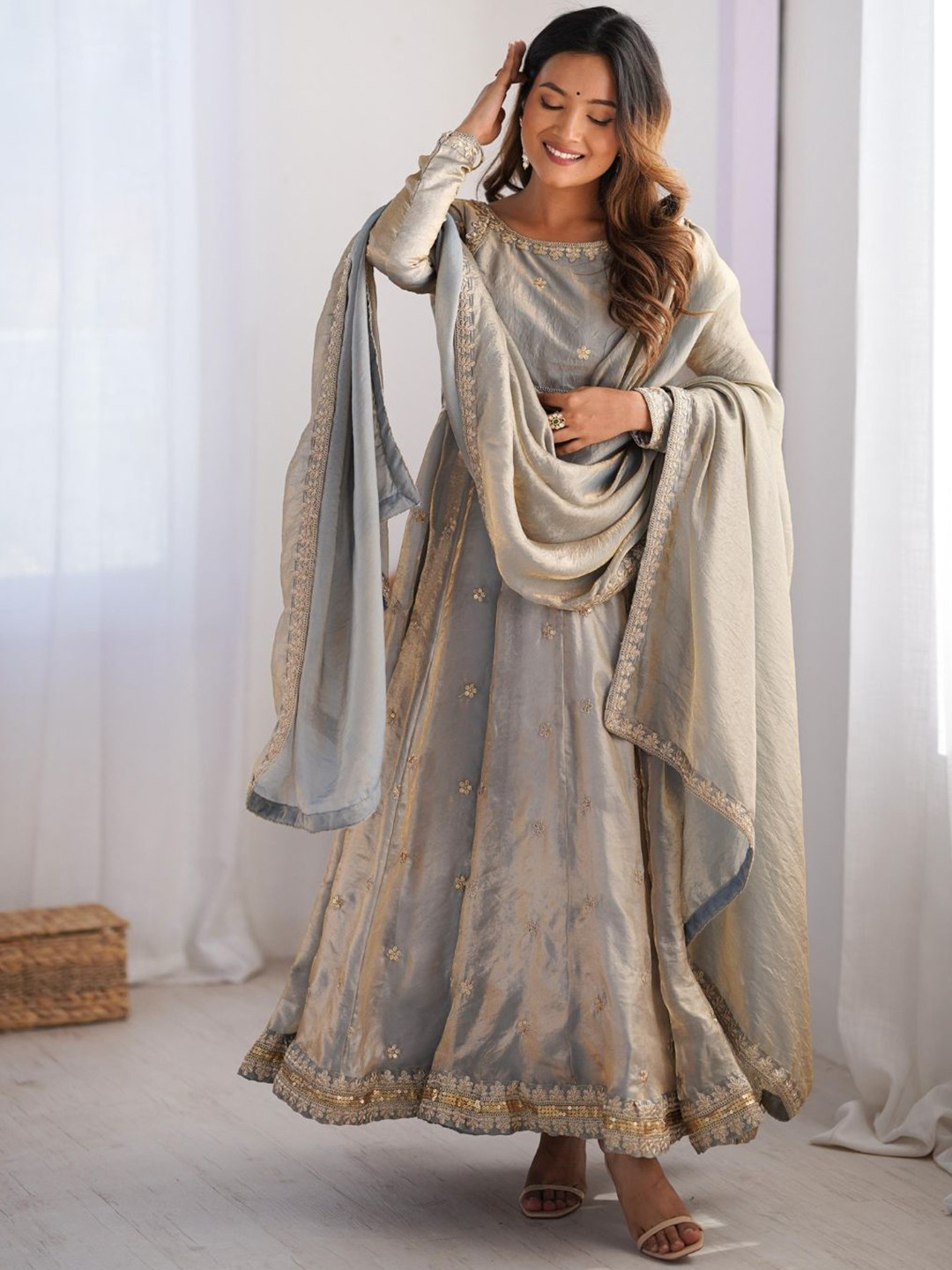 Women Embroidered Thread Work Kurta & Trousers With Dupatta