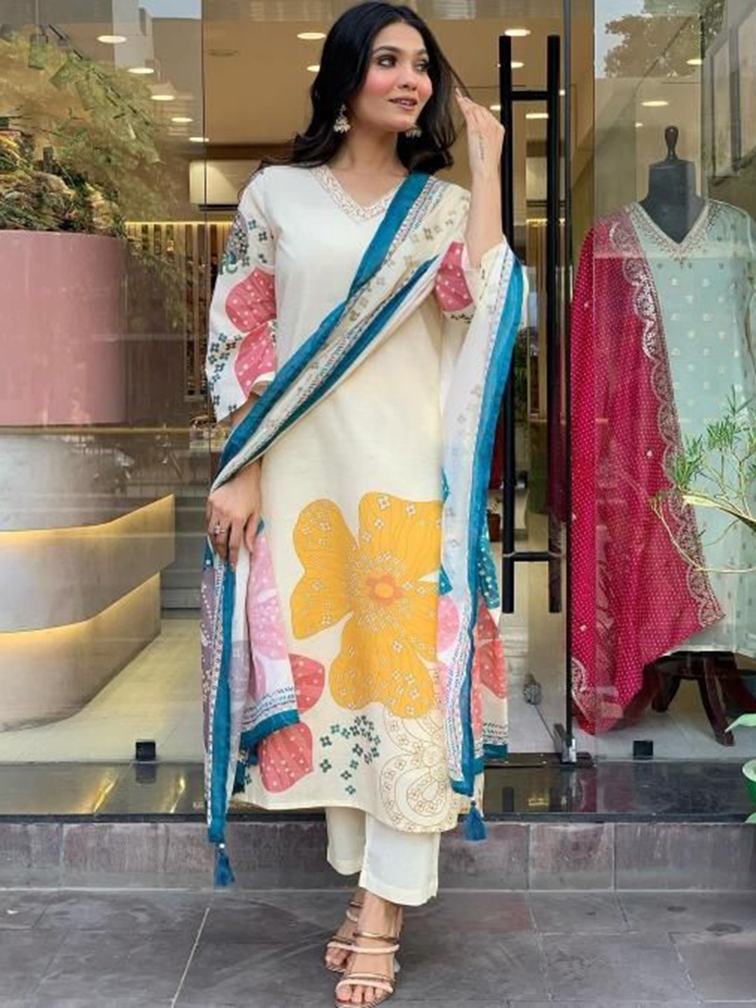 Women Floral Printed V-Neck Kurta with Trousers & Dupatta